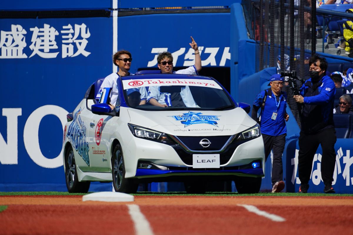 【写真20枚】「弟子の牧を」と指名した大和の投球は無情のワンバウンド　「100点中9点でした……」と本人も苦笑いのファーストピッチの様子を見る