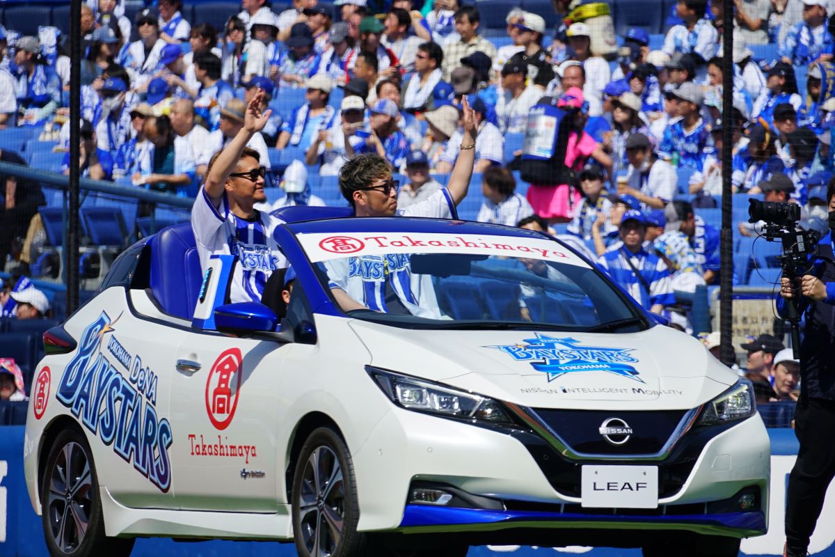 【写真20枚】「弟子の牧を」と指名した大和の投球は無情のワンバウンド　「100点中9点でした……」と本人も苦笑いのファーストピッチの様子を見る