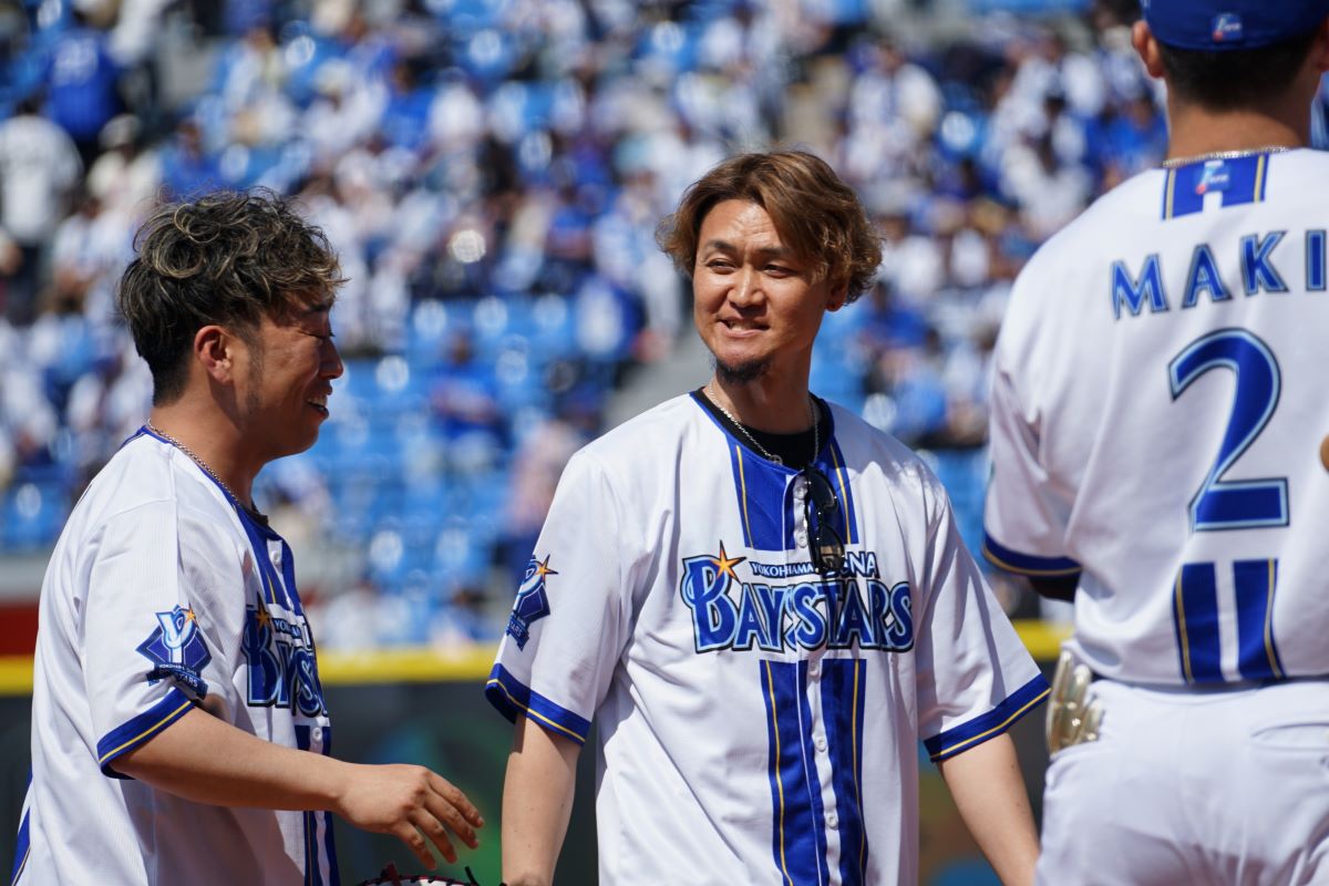 【写真20枚】「弟子の牧を」と指名した大和の投球は無情のワンバウンド　「100点中9点でした……」と本人も苦笑いのファーストピッチの様子を見る