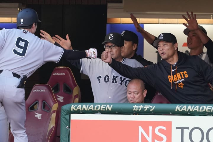 「選手が伸び伸びやっている」巨人、橋上監督代行になってからの“変化”にファン注目　6月負けなし首位浮上の快進撃「DHもうまく機能している」「交流戦マジックもエグい」