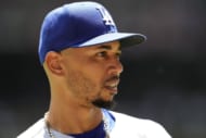 山本由伸の大記録を止めた失策は捕球できた？　元MLBの名遊撃手はベッツを擁護「内野手にとってはああいうバウンドが一番怖い」