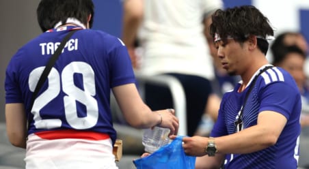 米スターも日本ユニ姿でゴミ拾いに参加「すべての国が心に留めるべきだ」と海外ファン反響「美しい！」【W杯】