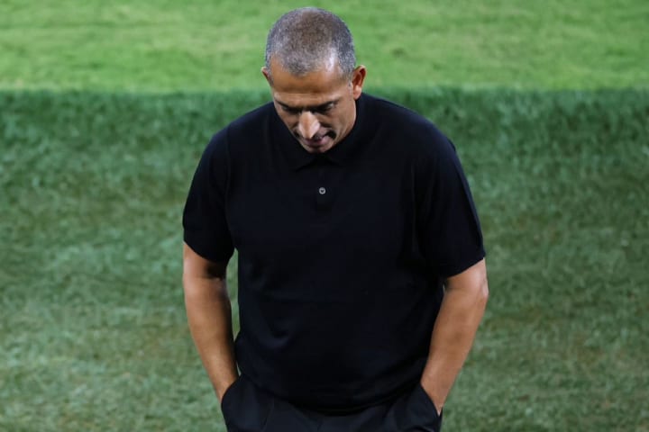 前代未聞な更迭劇はなぜ起きた？　悪夢の惨敗から24時間でチュニジアが監督交代の“大ナタ”を振るった舞台裏「根深い問題は解決されない」【W杯】