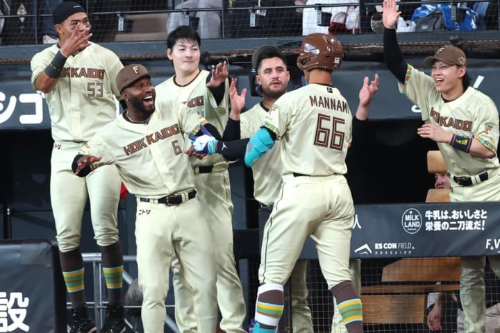 日本ハム打線が驚異のプロ野球新記録を樹立　初回先頭から4者連続アーチで相手先発左腕は1死も奪えずKO