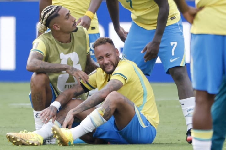 「日本人が正しかった」サッカー王国の敗退で塩貝健人の“楽観視発言”が再び波紋！　ブラジル紙が異例の謝罪「彼に対する反応は明らかに不当だった」【W杯】
