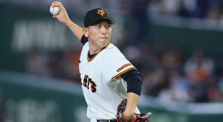 【巨人】無安打無失点と好投の戸郷翔征にアクシデント…一塁を駆け抜けた際に左太もも裏抑え、ベンチ裏に　橋上監督代行も心配そうに見つめる