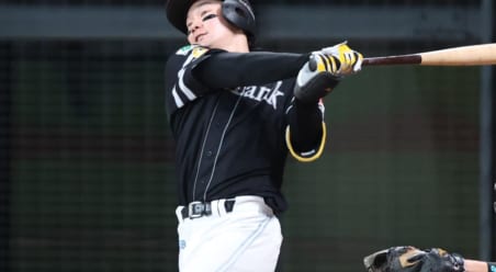 「このパワーは本物」超重量打線の中、SB26歳外野手の“えげつない”ホームランが話題　4安打3打点で勝利に貢献　「もう175キロでは驚かなくなった」「最強打者、いける」