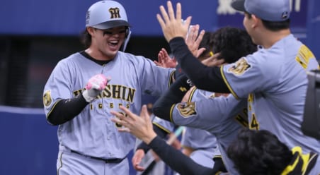 「これが見たかったんやー」終盤の逆転劇で単独首位堅守の阪神…“虎の浜ちゃん”の移籍1号にファン歓喜「待たせやがって！」「ほんま貴重な場面でナイスバッティングやで」