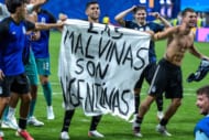 決勝直前にまさかの火種…物議を醸すアルゼンチンの“横断幕問題”　再犯扱いで処分強化の可能性も【W杯】