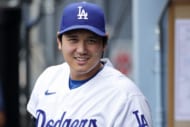 大谷翔平が“目力”強調のレアな表情　ひょっこり顔を出すお茶目な…「皆さんスマイルが素敵」ド軍カメラマンの作品に反響続々
