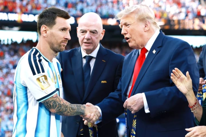 「あまりにもみっともなかった」W杯決勝での“政治ショー”に辟易　英紙がトランプ氏とアルゼンチンを一刀両断「品位とともに自制心を失った」【W杯】