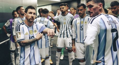 アルゼンチンでW杯決勝の再戦要求に8万人以上が署名　母国内で広まる根拠なき“陰謀論”に伝説OBが苦言「誰の役にも立たない」