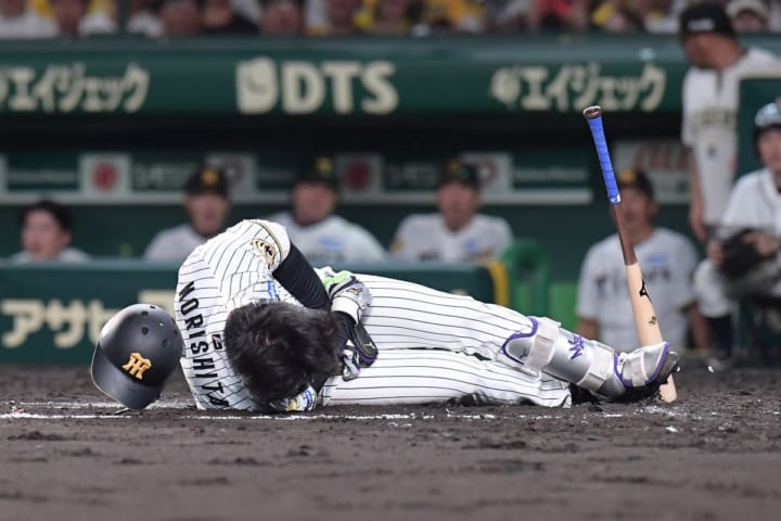 死球交代の森下翔太は左前腕部の打撲…長期離脱は回避か　阪神、優勝マジック23点灯も「大丈夫なんやろか」「素直に喜べんわ」虎党から心配の声殺到