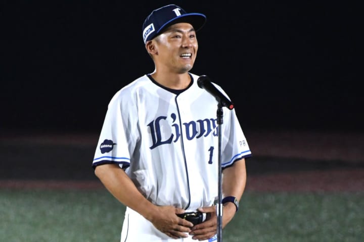 「あかん泣ける」「応援歌からのチャンテ4やばすぎる」西武一筋25年目の大ベテランが現役最終打席の安打で有終の美！引退セレモニーにファン号泣「いつか監督として」