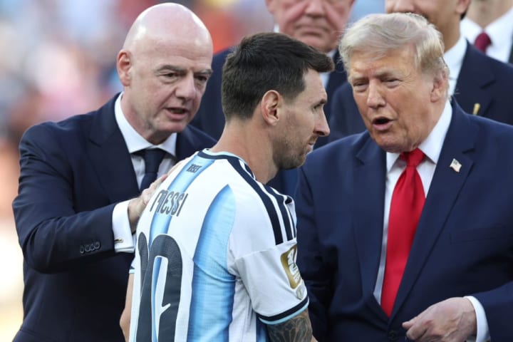 なぜFIFAは頑なだったW杯売却計画を「中止」にしたのか　インファンティーノ会長の決断を変えた内部分裂　側近たちが反旗を翻した「舞台裏」