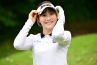 「可愛すぎてだめ」22歳人気女子ゴルファー、黒のノースリーブ姿を披露　真夏の最新オフショットに「最高に素敵です」