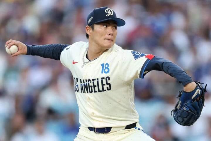 「君も二刀流に挑戦するのか？」山本由伸の“豪快アーチ”に米騒然　「大谷にライバル出現」「ヤマに不得意なことってあるの？」
