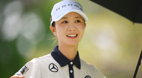 「ヤバすぎ、モデルさんみたい」お花畑の女子ゴルファーにファン歓喜「俺のハートにアルバトロス！！」「爽やかぁ」