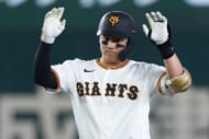 「もう怖いんだけど…」再三の村上撃ちも話題、巨人20歳内野手のパフォーマンスに他球団ファンも羨望のまなざし　圧巻の.358「もっと打順上げてもいいのでは？」