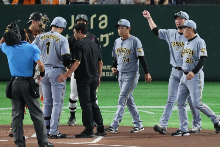 阪神・藤川監督、激高！西館から森下への死球で東京ドーム騒然　ベンチから一目散に飛び出し巨人ベンチに抗議　森下へは2試合連続
