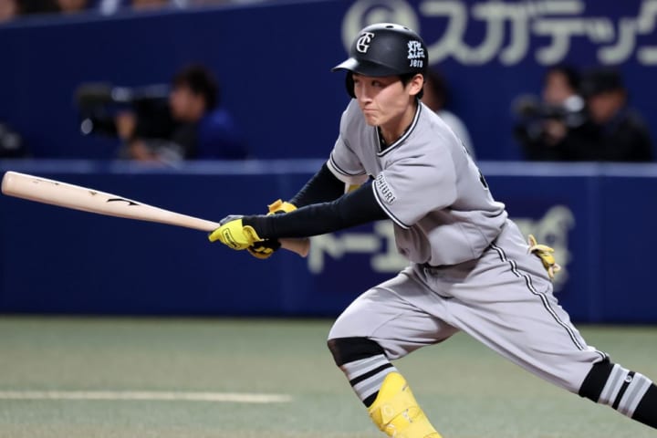 「こんなに打てるようになるものか…」他球団ファンも目を見張る巨人23歳韋駄天選手の“急成長ぶり”　佐藤、森下に次ぐリーグ打率3位に浮上「開幕時の評価を完全に実力でひっくり返した」
