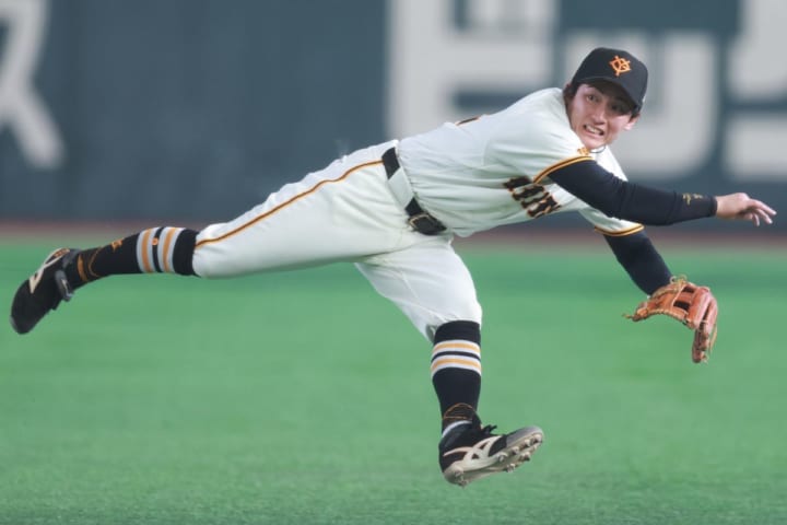 「ほぼライトゴロ」他球団ファンもせん望のまなざしにさせる　リーグ打率3位、巨人23歳内野手の圧巻の守備力「浦田2人欲しい」