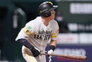 「怖い、怖すぎる…」他球団ファンを震撼とさせるSB30歳内野手“やり返し”のグランドスラムが話題　本塁打＆打点リーグトップ「これは四番の仕事」