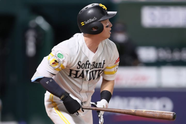 「怖い、怖すぎる…」他球団ファンを震撼とさせるSB30歳内野手“やり返し”のグランドスラムが話題　本塁打＆打点リーグトップ「これは四番の仕事」