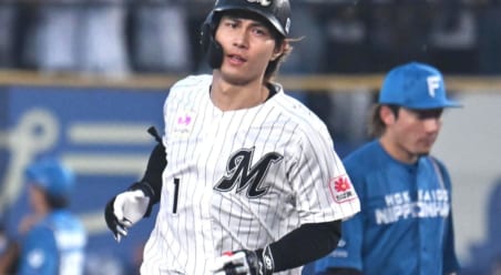 「相変わらずの内角打ち」“夏男”藤原恭大の躍動にファン熱狂　雨中断明けの先頭弾から猛打賞、8月打率.314に上昇「夏のマリンが良く似合う」