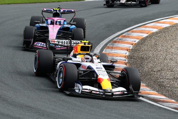 F1電撃参戦で入賞圏肉薄の角田裕毅は「厄介者」　衝撃オーバーテイクも成功させた“快走”にレーシングブルズ幹部も感嘆「1レース限りの代役なのに…」