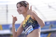 「おへそ見えてて…」人気女子ハードラーの“個性的”なファッションが反響「ジョジョのキャラクターが着てそうな」