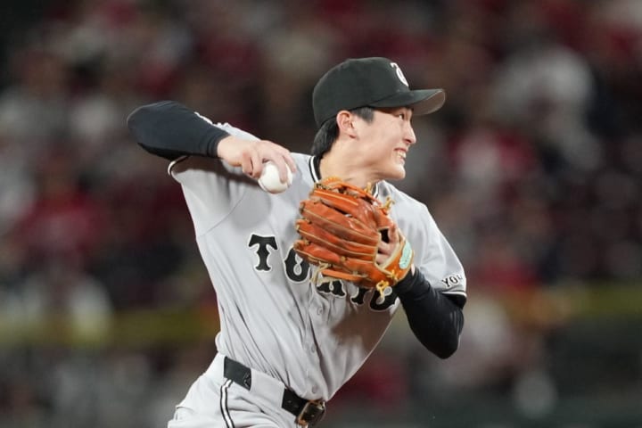「虎ファンだけど…」シーズンも佳境の裏で注目の新人王争い　巨人韋駄天選手、阪神剛腕守護神との戦いの行方　「走るだけじゃなく打てるし、守れる」