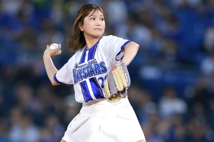 初々しさ満点　女子ゴルファーの豪快ミニスカ始球式は「超絶カワイイ」反響止まらず「スマイルに癒されます」