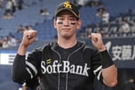 「絶対王者の底力」鷹の4番が延長10回に値千金のV打！　圧巻の勝負強さにファン歓喜「お前についてゆく」「さすが4番の仕事」