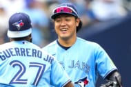 「可愛すぎる」「似合いすぎでしょ」岡本和真らがカウボーイ姿で移動…新人選手恒例の仮装にファン反響