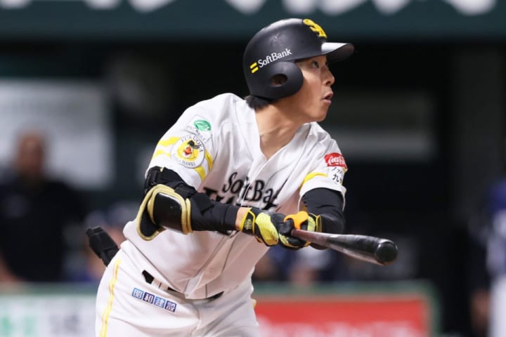 「美しすぎる先頭打者アーチ」“慶應兄弟”SB29歳外野手がプロ初の先頭打者弾　正木不在の1番で猛打賞「ここにきて調子上げてきてくれたの、デカすぎる」