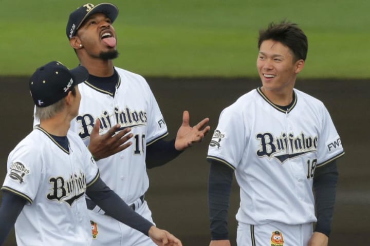 「こいつ、本物だぞ」元NPB助っ人が告白　ブルペンで腰を抜かした“異能”　覚醒前夜の山本由伸に告げた金言「ヨシ、その球ならMLBでそのまま通用する」