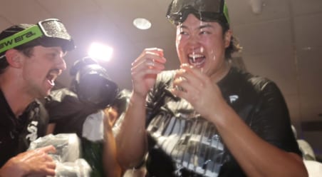 「言葉の魔術師だ」ふたたびの“村神節”に米熱狂　地区S進出後のシャンパンファイトで村上宗隆が現地局のインタビューで絶叫「言葉の壁なんて関係ない」