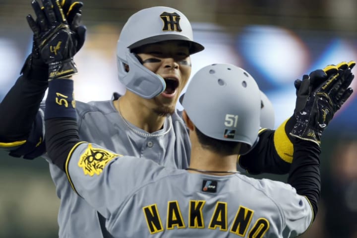 伝説となった“ミスタータイガース”超えまであと「4」　異次元の9冠達成なるか　阪神の快進撃を支える佐藤輝明の「歴史的価値」