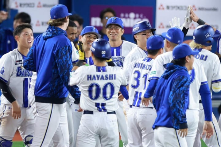 どん底だった借金15からの劇的V字回復　“新人監督”の下で推し進められた改革の裏側　苦悩の期間を支えた側近たちが証言した「軌跡」とは？【DeNA】
