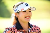 「流石です」「これいいわ」23歳女子ゴルファー、“人気キャラ”が描かれたウェアに注目集まる「可愛いし、おしゃれ」