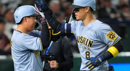 「めっちゃええ仲間やん」阪神同僚たちが“去り行く4番”に惜別投稿　MLB挑戦の佐藤輝明に送られた言葉に虎党も感嘆「行ってらっしゃいっていうのがいい」