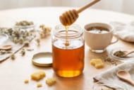 のどの痛みにはちみつは効果がある？咳の研究と取り入れ方・注意点を解説