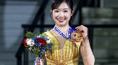 「これ本当に大好き」「なんだか感動する」“カオリ”から中井亜美へ…「引き継いでるの嬉しー」エキシビ後の自撮り集合写真に反響