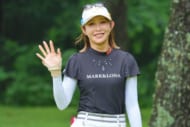「まだまだいけるやん」“制服姿”になった人気女子ゴルファーに反響続々「現役にしか見えない」「可愛い過ぎやんッ」