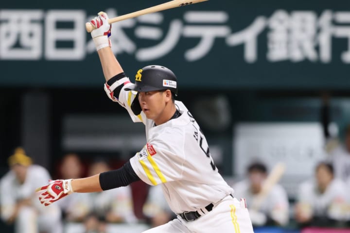 「笑うぐらい、ボールが飛ぶ」なぜ巨人で55番を背負ったロマン砲・秋広優人はSBを戦力外となったのか　元巨人コーチの考察「本人もその気でいてくれないと獲った意味も、使う意味も薄れてしまう」