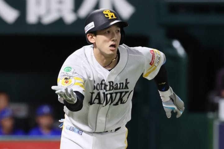 「無理に逃げず、勝負に行っても良かったかもしれない」なぜDeNAは日本シリーズでSBに4連敗スイープを食らったのか　申告敬遠の場面に近鉄OB佐野慈紀氏の考察「それ以上に山本が見事なバッティングを見せた」